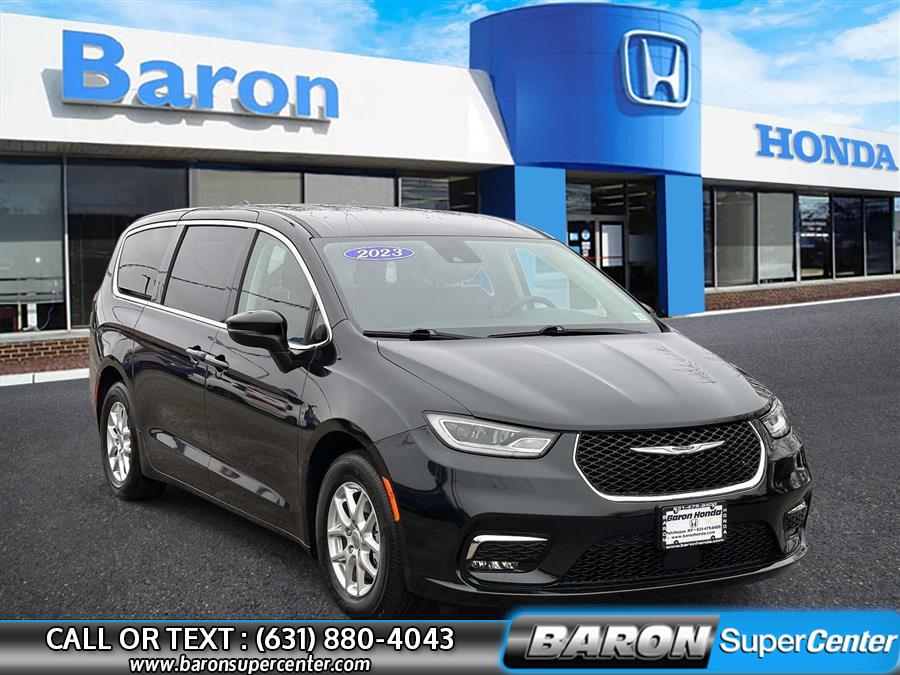 Used 2023 Chrysler Pacifica in Patchogue, New York | Baron Supercenter. Patchogue, New York