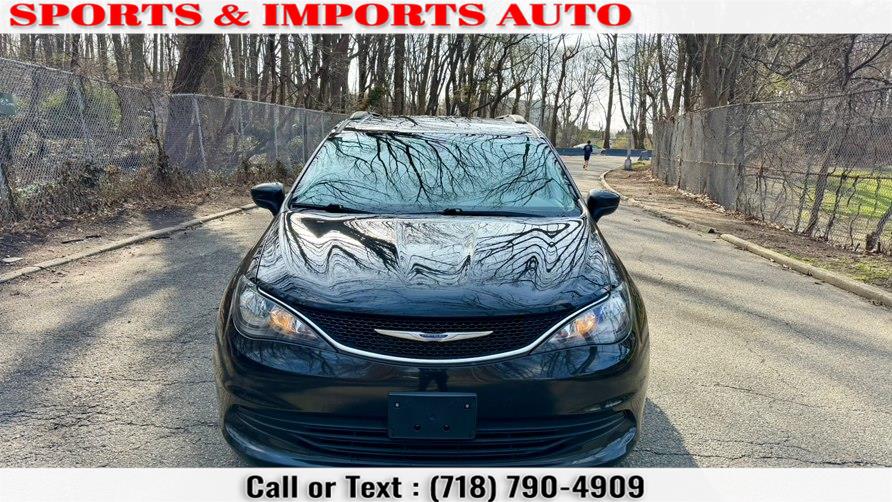 2020 Chrysler Voyager LXI's photo