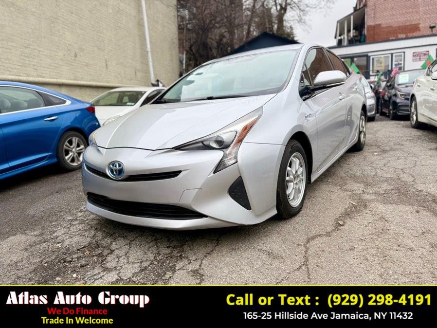 2016 Toyota Prius Three's photo