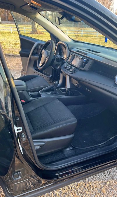 2018 Toyota RAV4 LE's photo