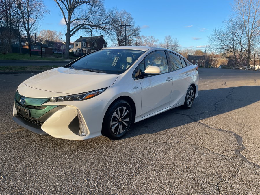 2018 Toyota Prius Prime Plus's photo