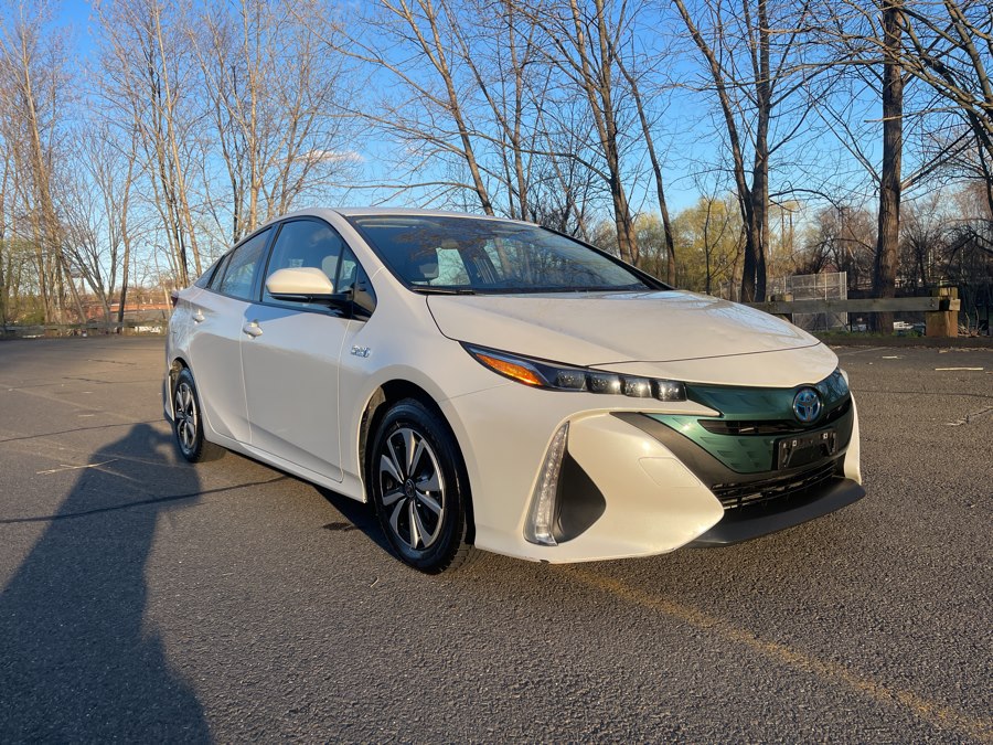 2018 Toyota Prius Prime Plus's photo