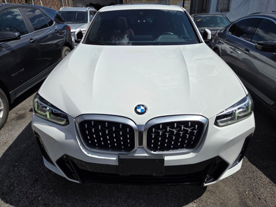 2022 BMW X4 xDrive30i's photo
