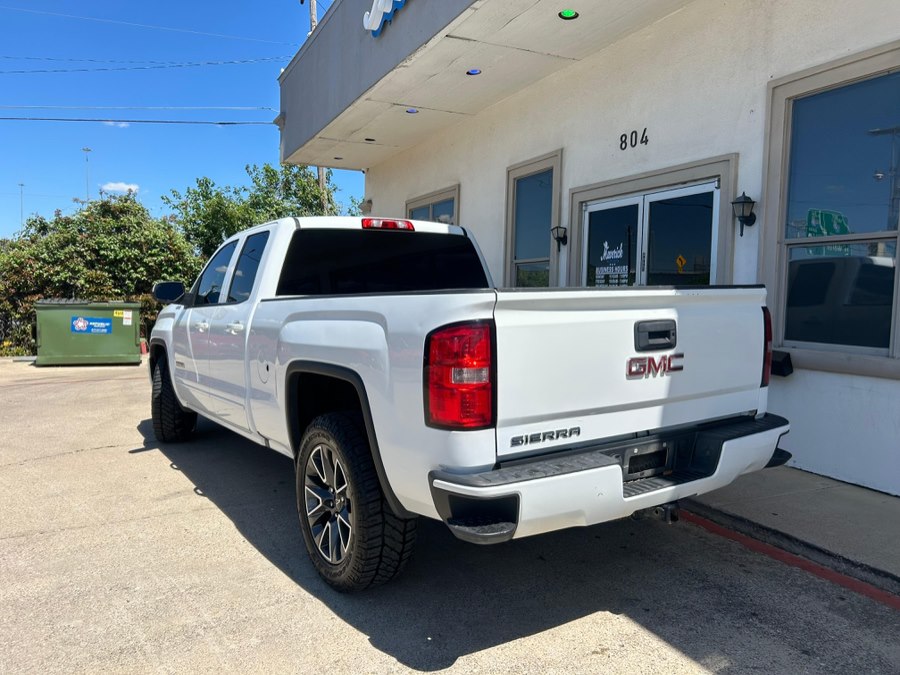 2017 GMC Sierra 4WD Double Cab Standard Box's photo