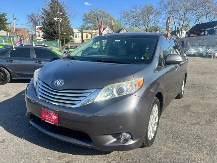 2014 Toyota Sienna Limited V6 AWD 7-Passenger's photo