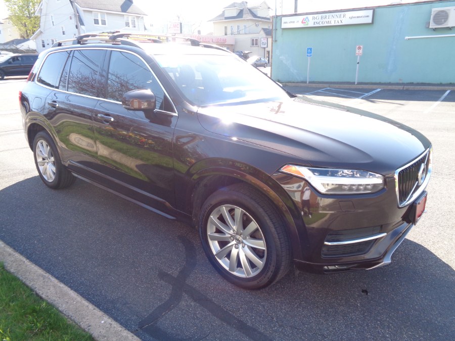 2018 Volvo XC90 T6 AWD Momentum's photo