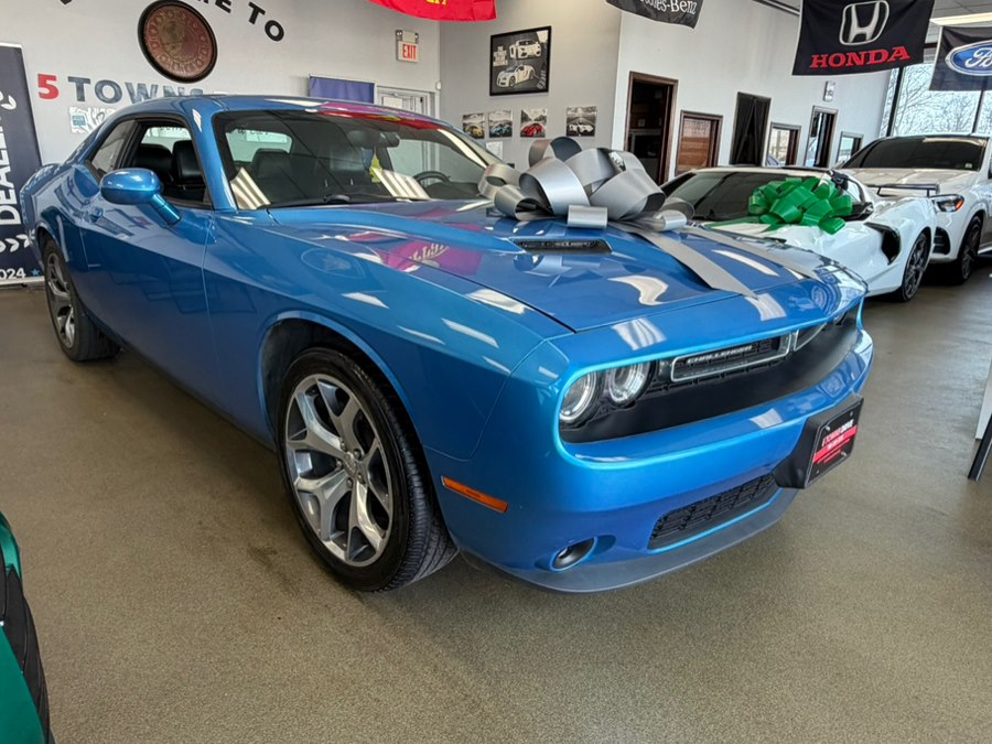 2015 Dodge Challenger SXT Plus's photo