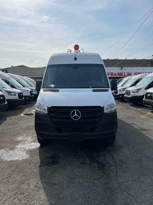 2022 Mercedes-Benz Sprinter 2500 Gas 170 WB High Roof's photo
