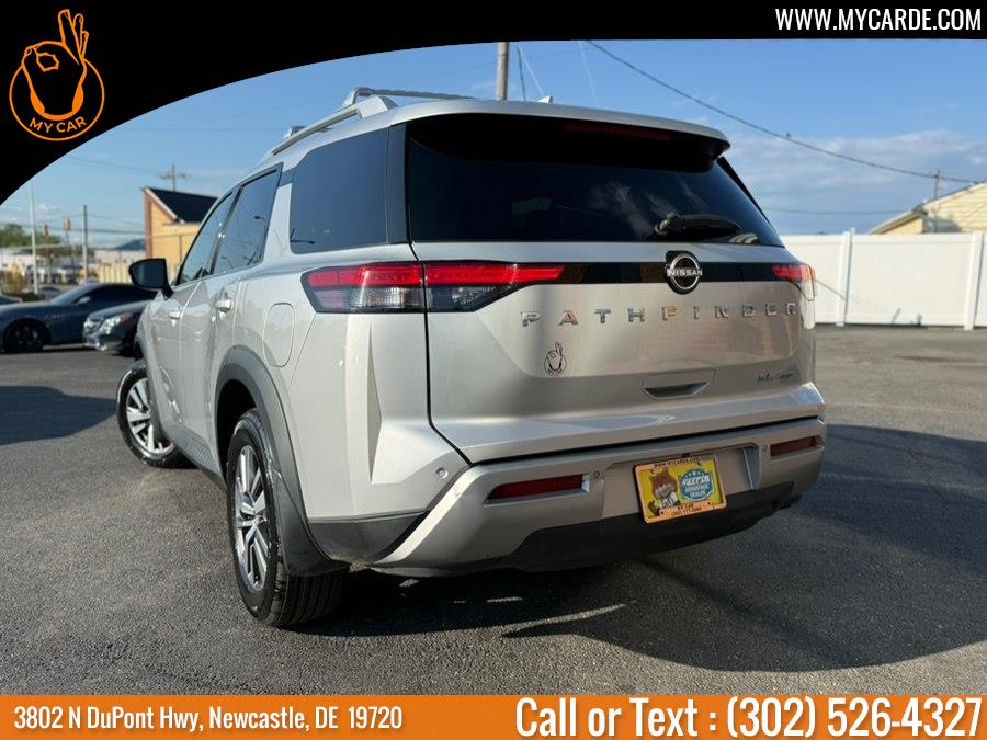 2022 Nissan Pathfinder SL 4WD's photo