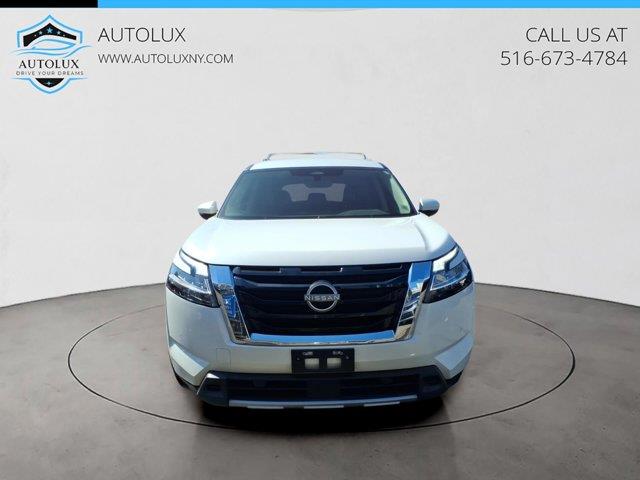2023 Nissan Pathfinder SL 4WD's photo
