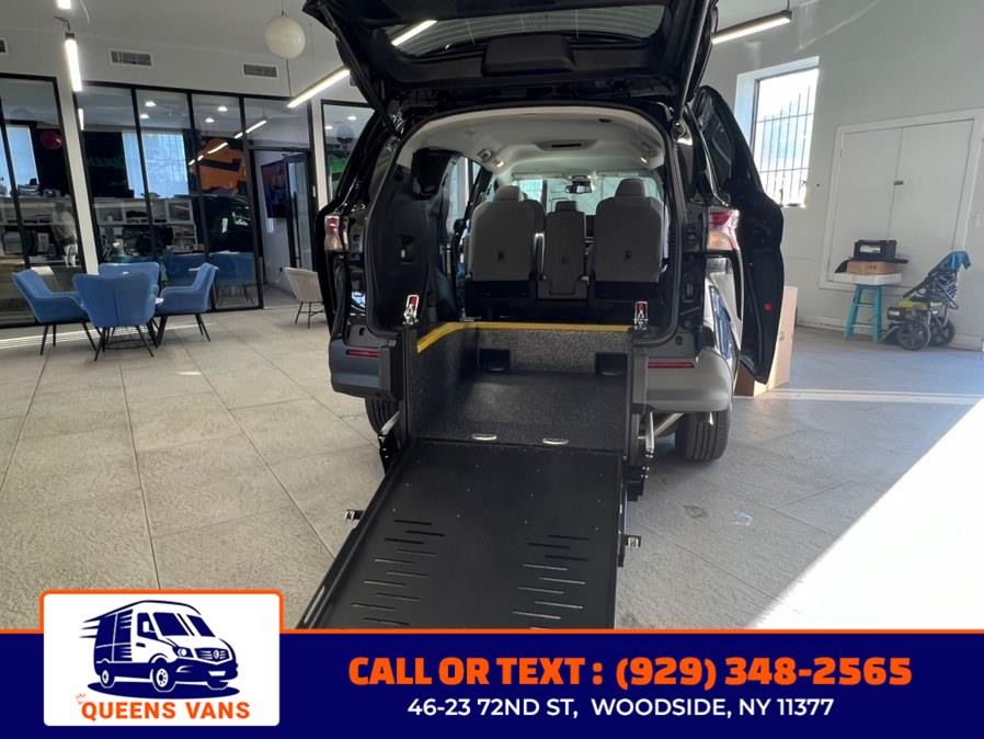 2025 Toyota Sienna LE