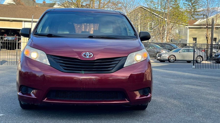 2011 Toyota Sienna Base V6 7-Passenger's photo