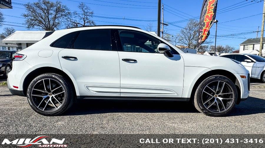2023 Porsche Macan -'s photo