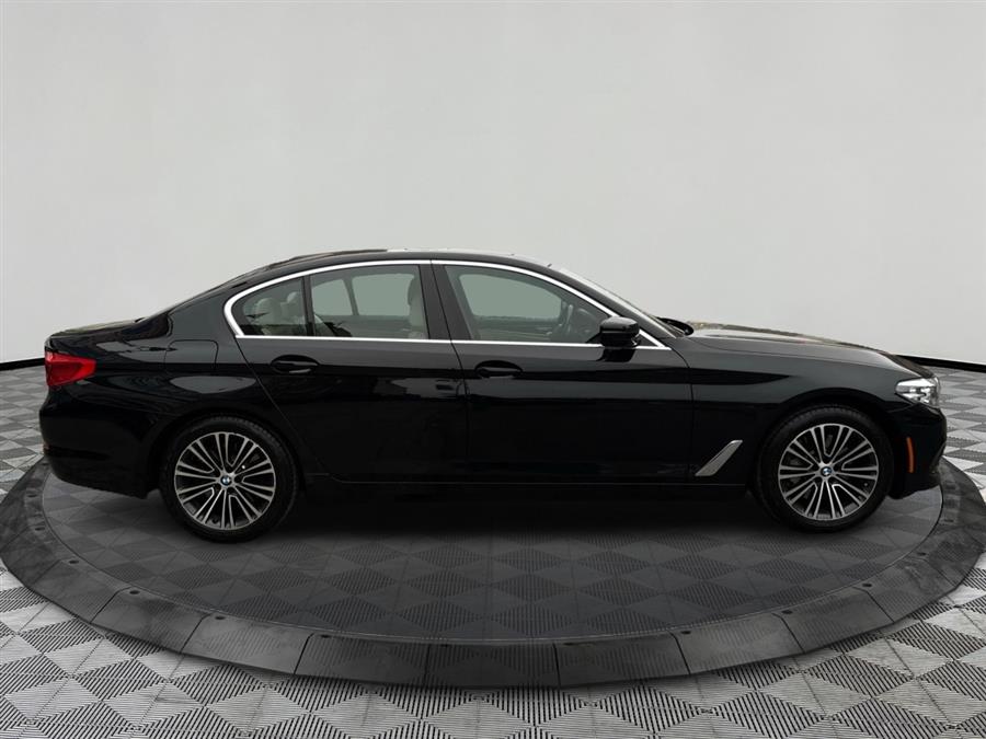 2019 BMW 5 Series 540i xDrive Sedan's photo