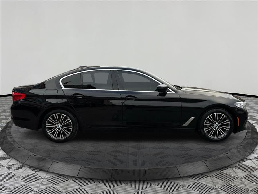2019 BMW 5 Series 530i xDrive Sedan's photo