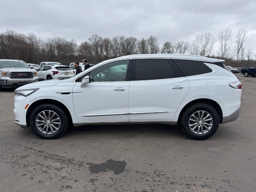 2022 Buick Enclave Essence's photo