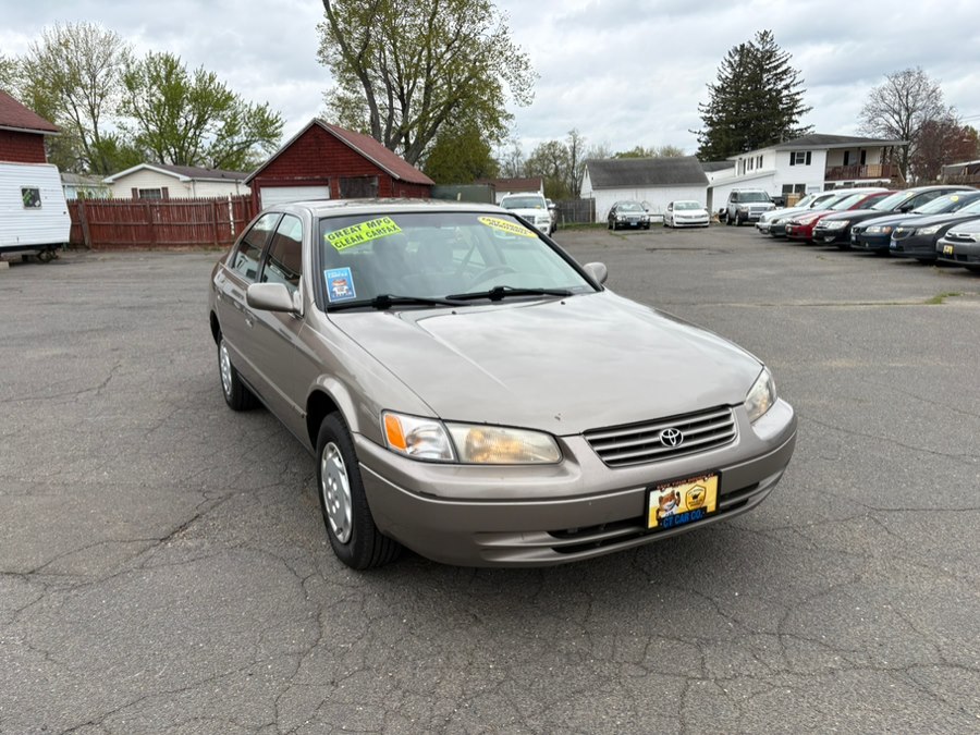 1999 Toyota Camry 4dr Sdn LE Auto, available for sale in East Windsor, Connecticut | CT Car Co LLC. East Windsor, Connecticut
