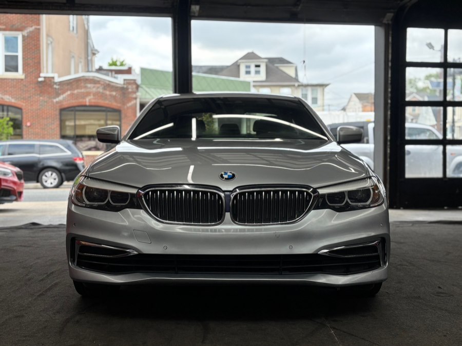 2019 BMW 5 Series 540i xDrive Sedan's photo