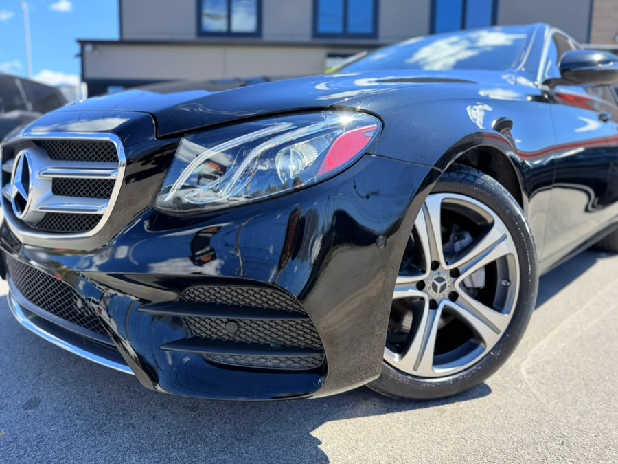 2018 Mercedes-Benz E-Class E300 4MATIC's photo