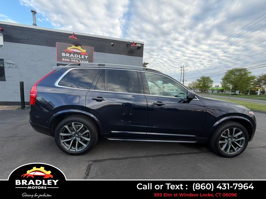 2017 Volvo XC90 T6 AWD Momentum's photo