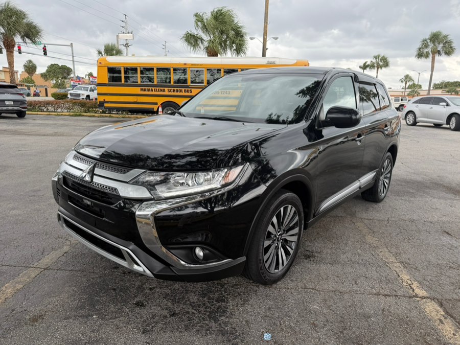 2020 Mitsubishi Outlander ES S-AWC's photo