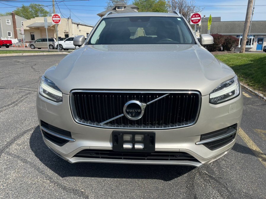 2018 Volvo XC90 T6 AWD Momentum's photo