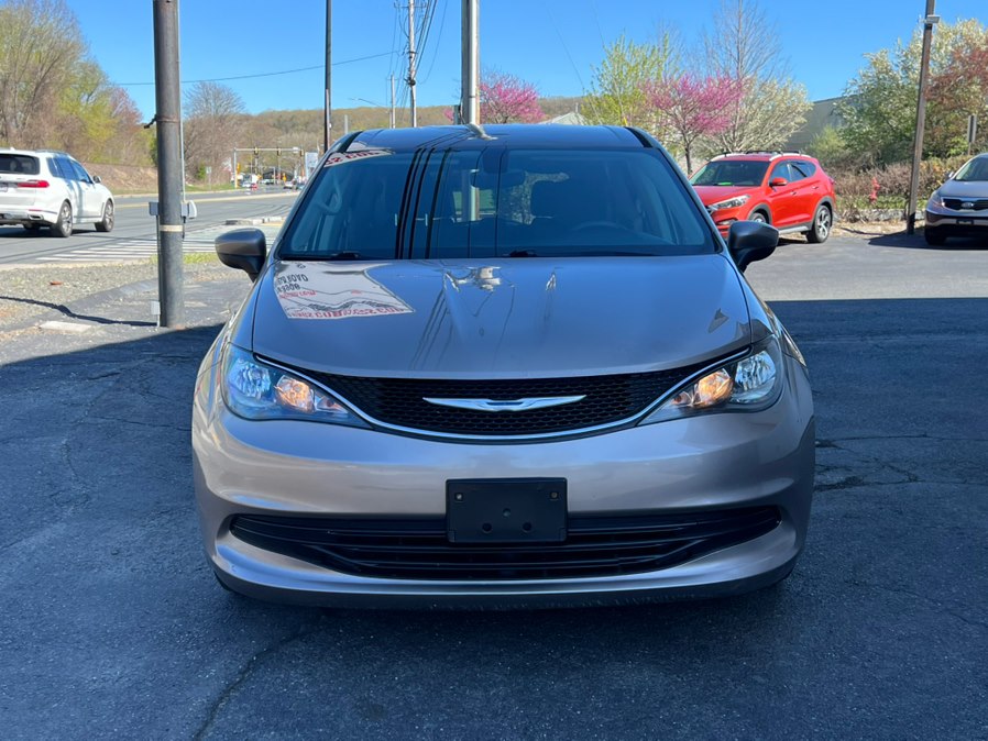 2017 Chrysler Pacifica Touring's photo