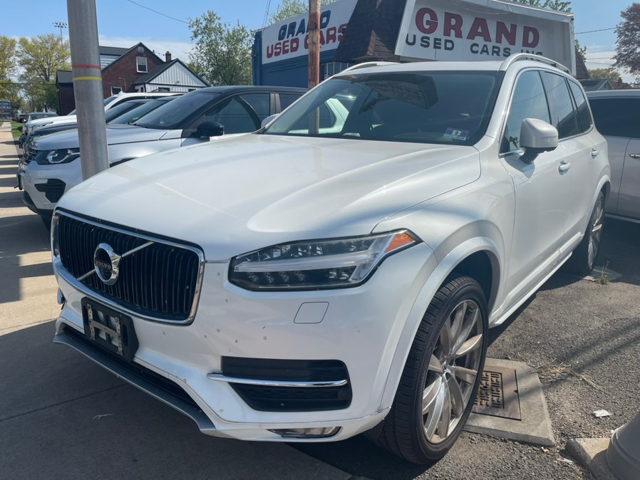 2017 Volvo XC90 T6 AWD Momentum's photo