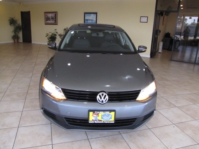 2011 Volkswagen Jetta SE w/Convenience 6AT PZEV's photo