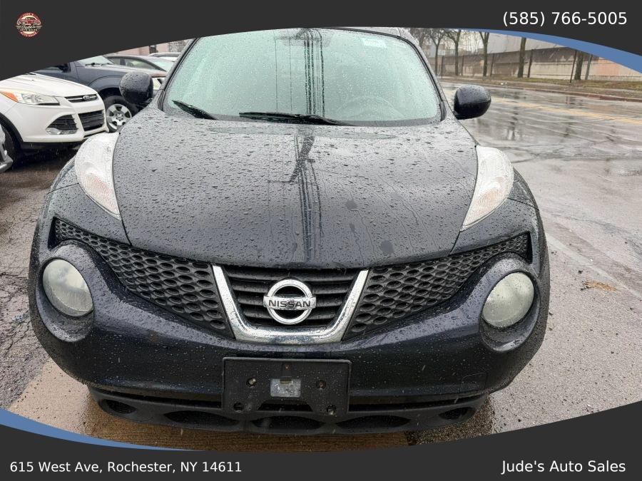2011 Nissan Juke SV FWD MT's photo