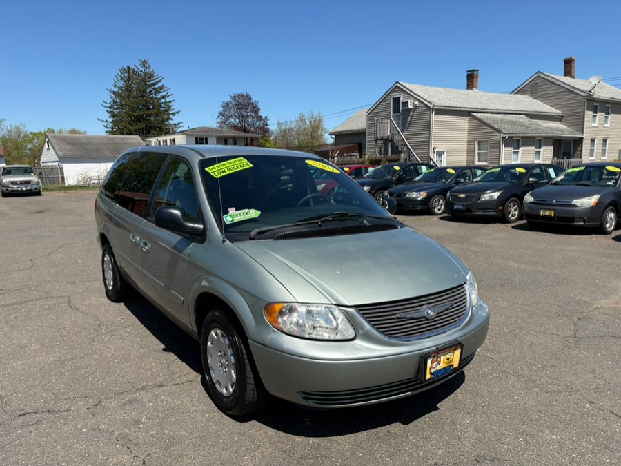 2004 Chrysler Town & Country 4dr LX FWD, available for sale in East Windsor, Connecticut | CT Car Co LLC. East Windsor, Connecticut