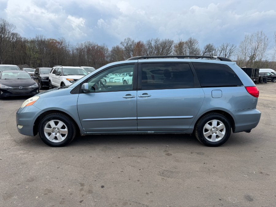 2009 Toyota Sienna XLE's photo