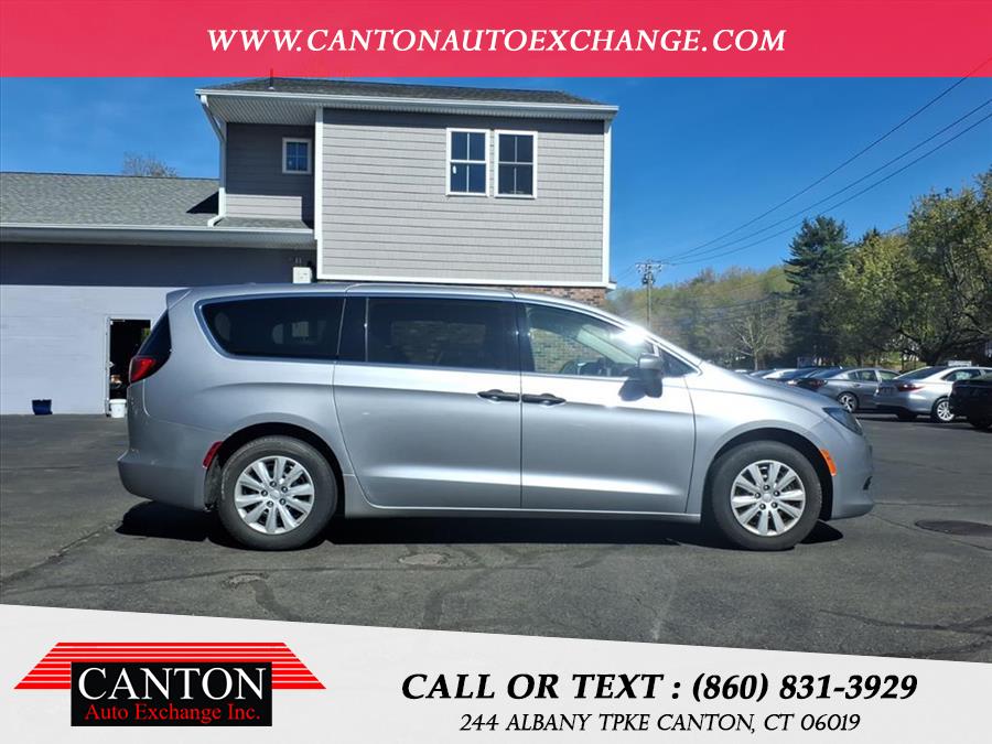 2020 Chrysler Voyager L's photo