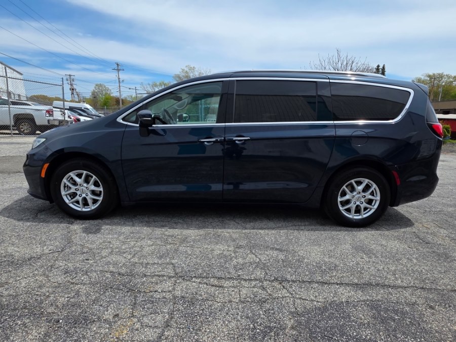 2021 Chrysler Pacifica Touring L's photo