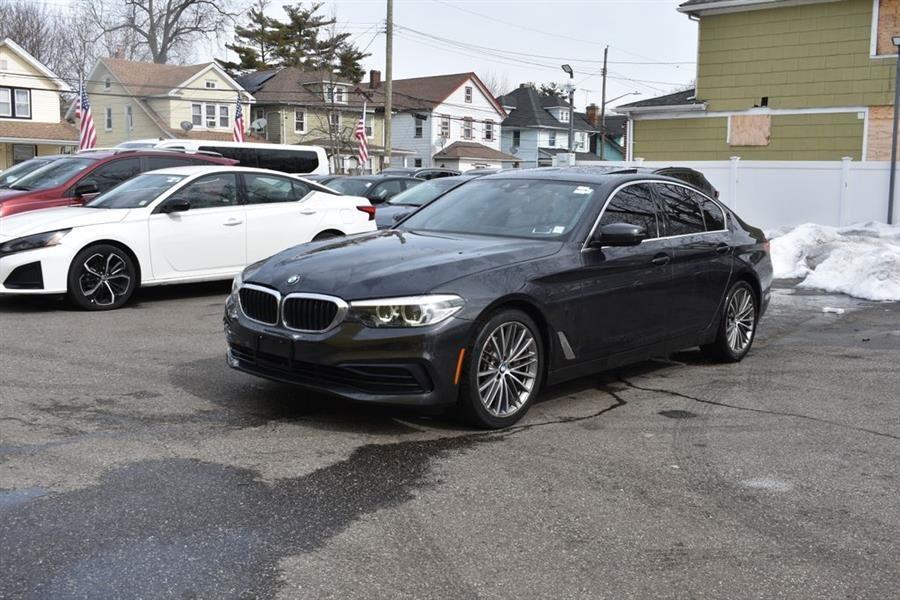 2019 BMW 5 Series 530i xDrive Sedan's photo