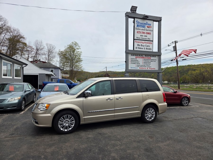 2015 Chrysler Town & Country Touring-L's photo