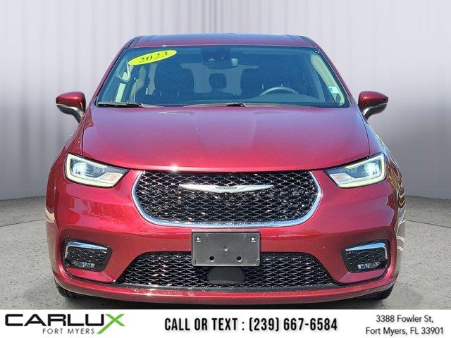 2023 Chrysler Pacifica Touring L's photo