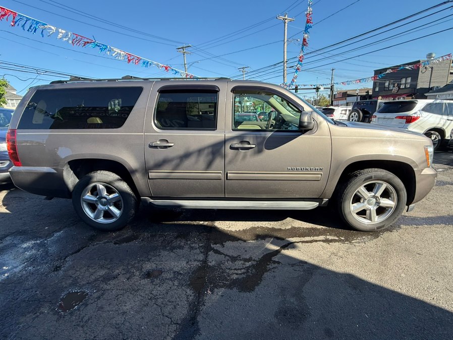 2014 Chevrolet Suburban 4WD 1500 LS's photo