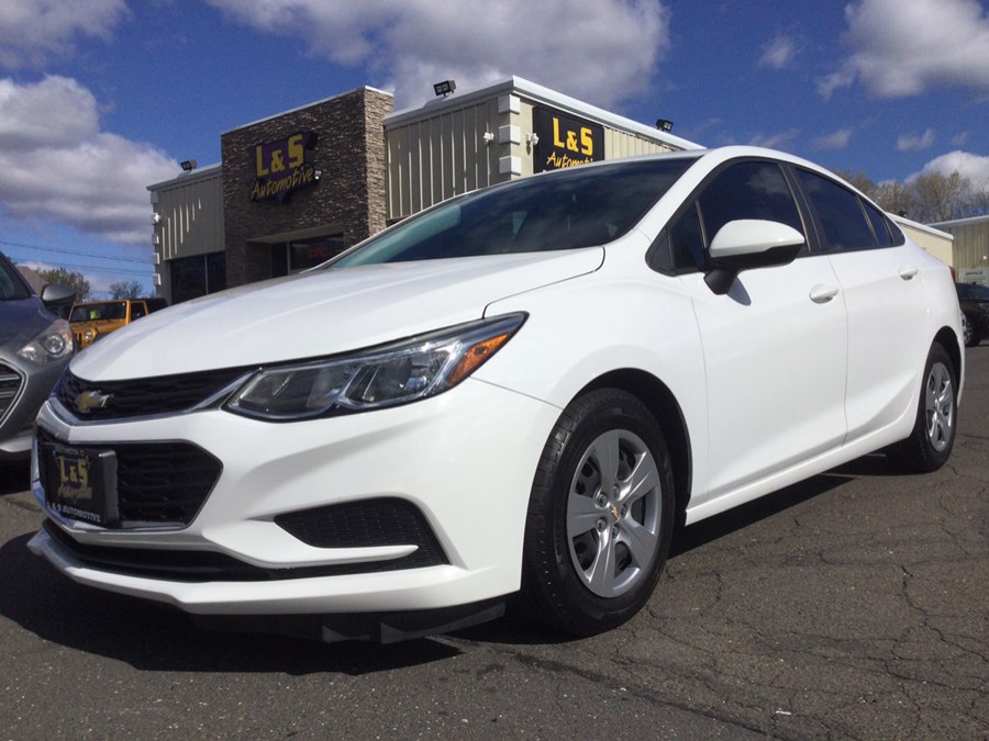 2017 Chevrolet Cruze LS Auto's photo