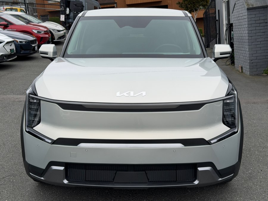 2024 Kia EV9 Light L/R's photo