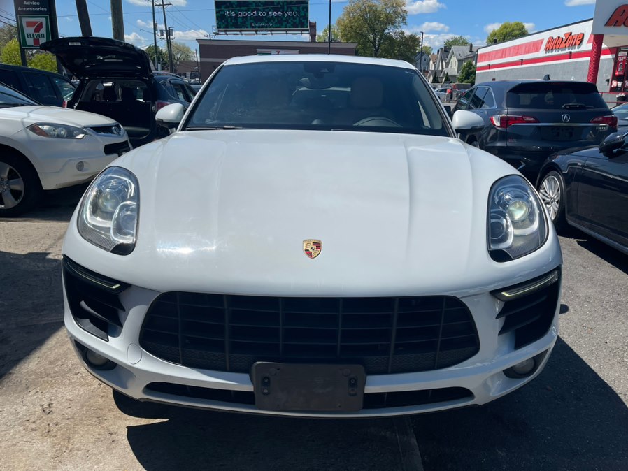 2018 Porsche Macan Sport Edition's photo