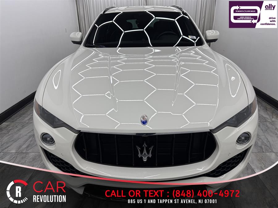 2017 Maserati Levante Levante's photo