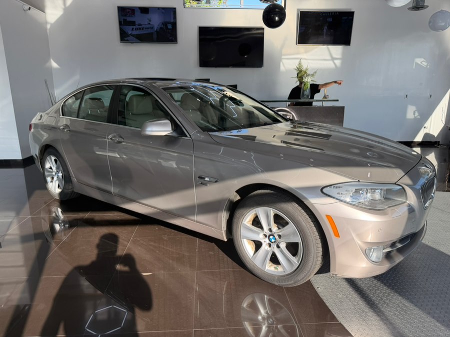 2012 BMW 5 Series 528i xDrive Sedan's photo