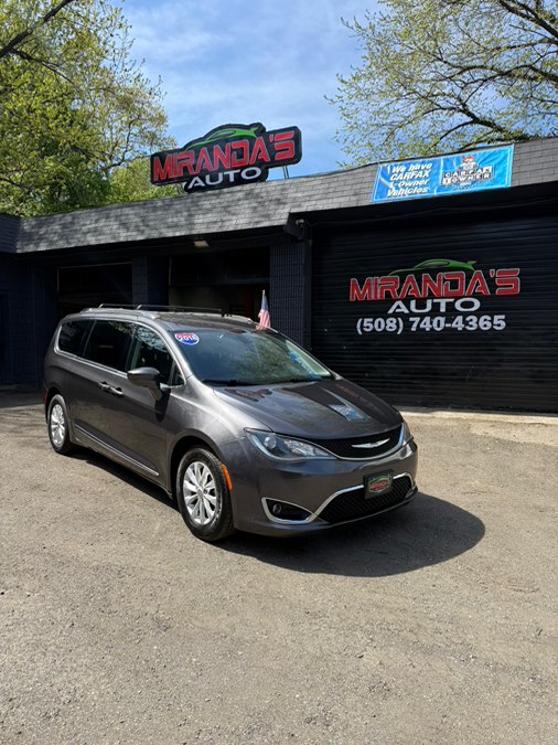 2018 Chrysler Pacifica Touring L's photo