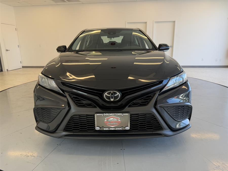 2023 Toyota Camry SE's photo