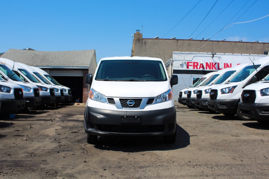 2017 Nissan NV200 S's photo