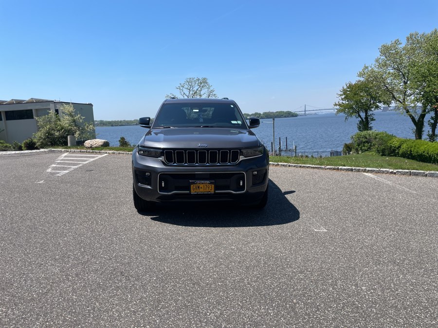 2022 Jeep Grand Cherokee Overland 4x4's photo