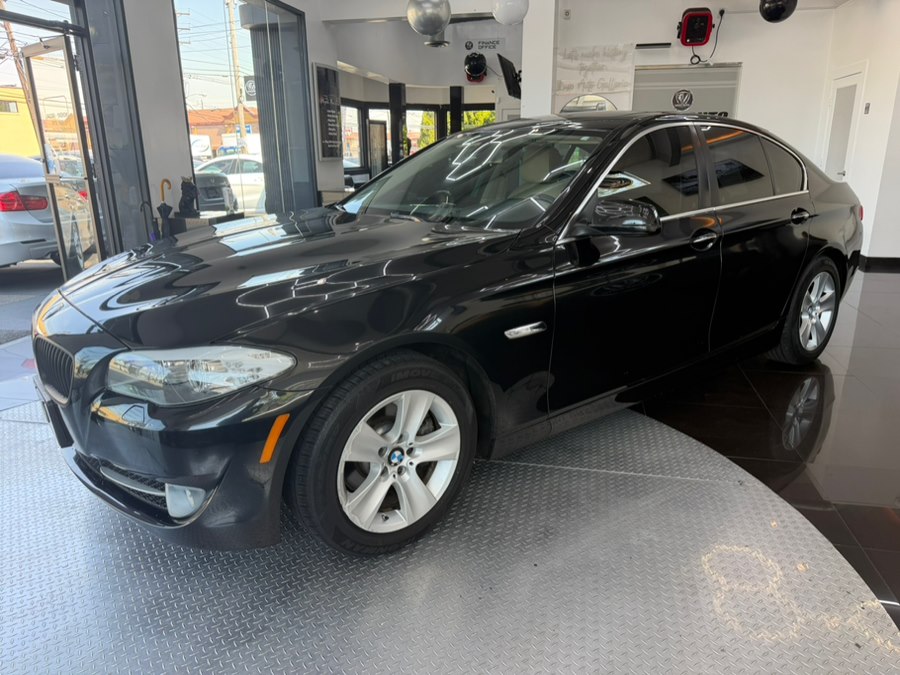 2013 BMW 5 Series 528i xDrive Sedan's photo