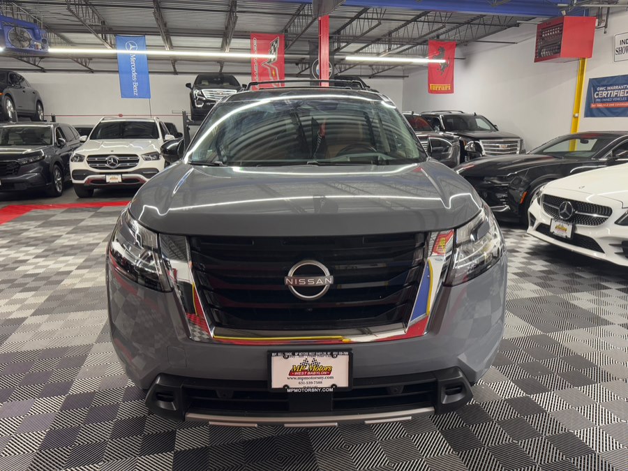 2023 Nissan Pathfinder Platinum 4WD's photo