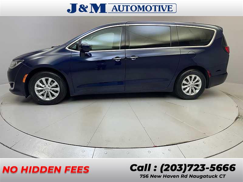 2018 Chrysler Pacifica Touring Plus's photo